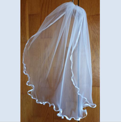 FTY43 - 1 rétegű, hullámos szatén szélű, Hófehér menyasszonyi fátyol 100x100cm