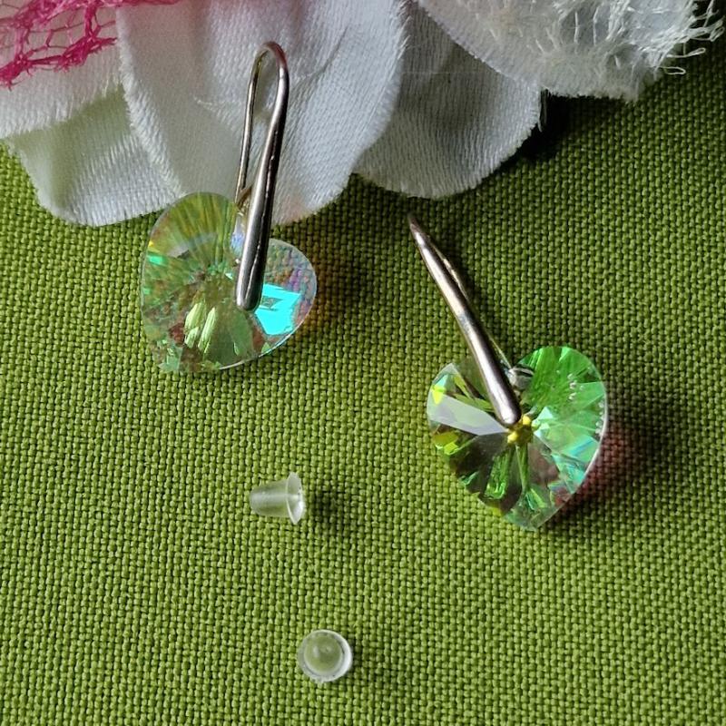 FÜL14 - Szivárvány színű szív alakú beakasztós fülbevaló ajándék rögzítővel