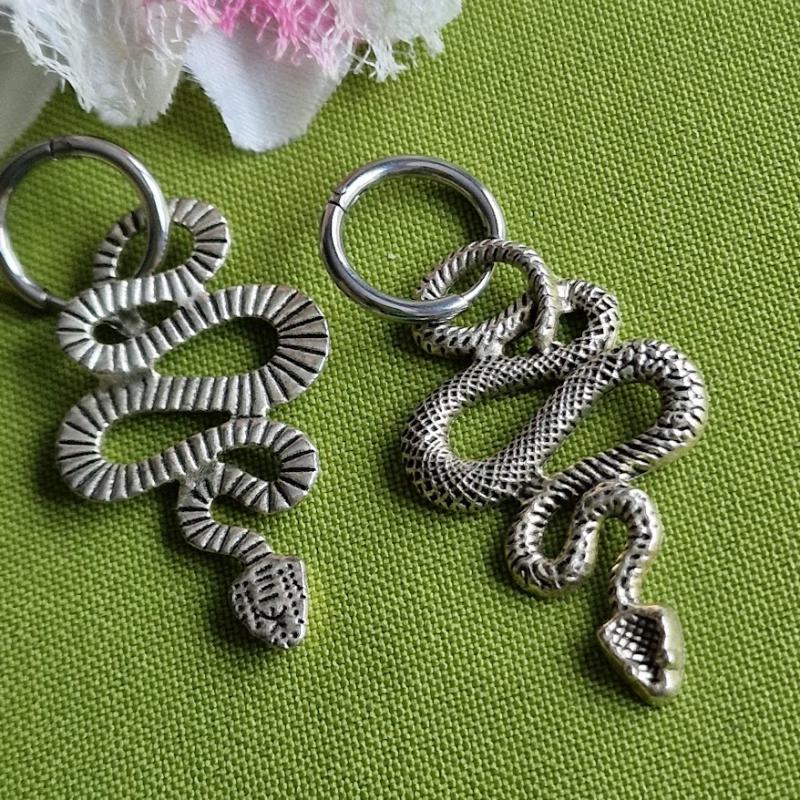 FÜL173 - Kígyó motívumos beakasztós fülbevaló