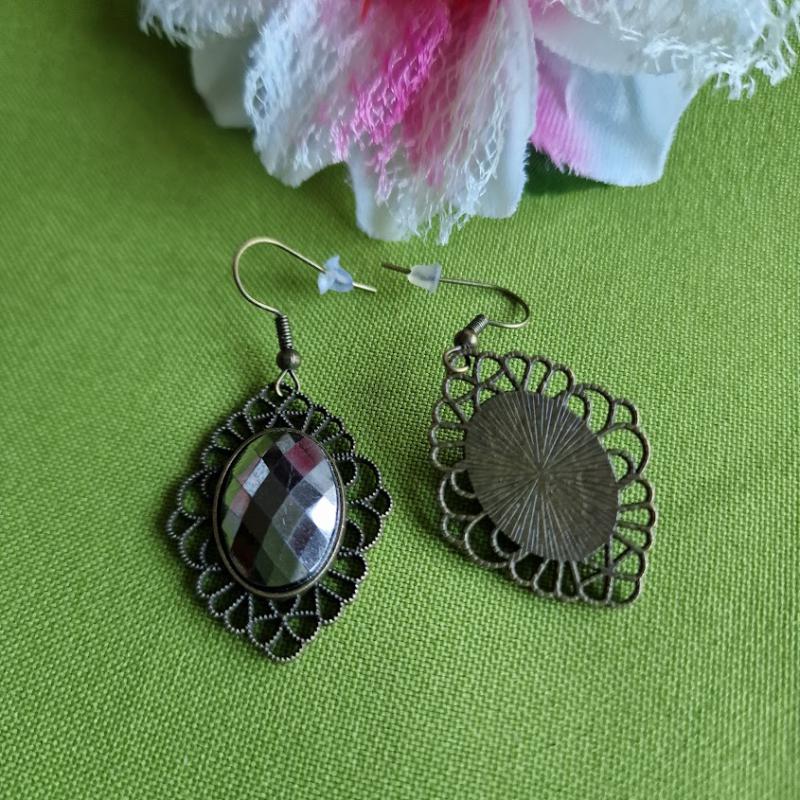 FÜL61 - Antik hatású köves beszúrós fülbevaló