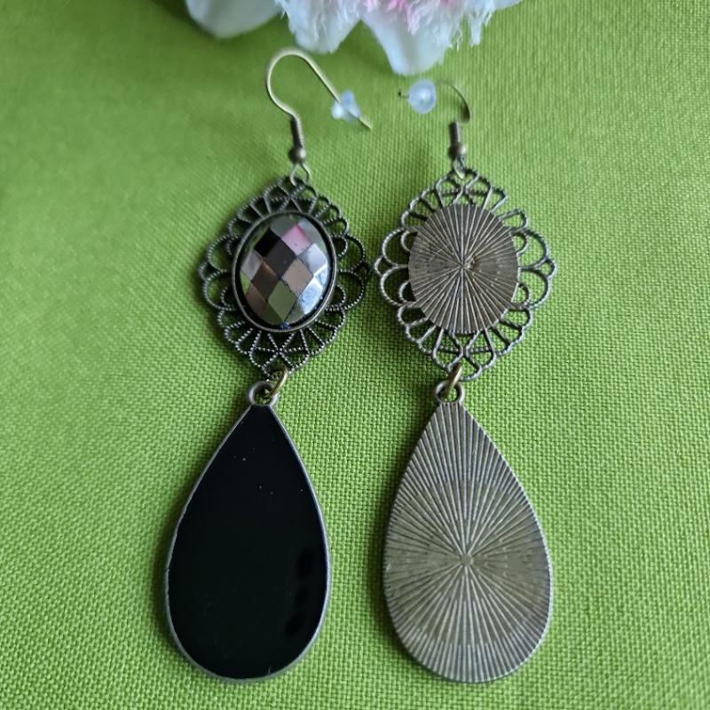 FÜL62 - Antik hatású köves beszúrós fülbevaló zománcozott lapkával