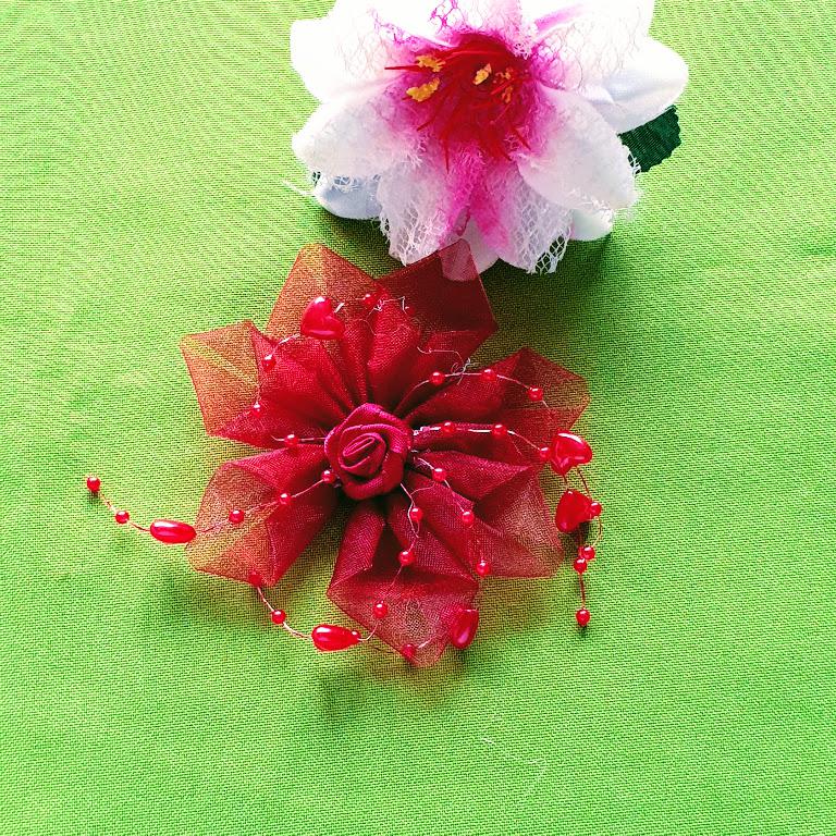 Gyöngyös szilikon szálas organza virág szatén rózsával - bordó piros szív