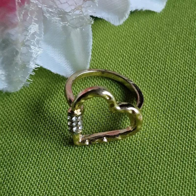 GYR67 -  Strasszköves Szív mintás ezüst színű acél gyűrű