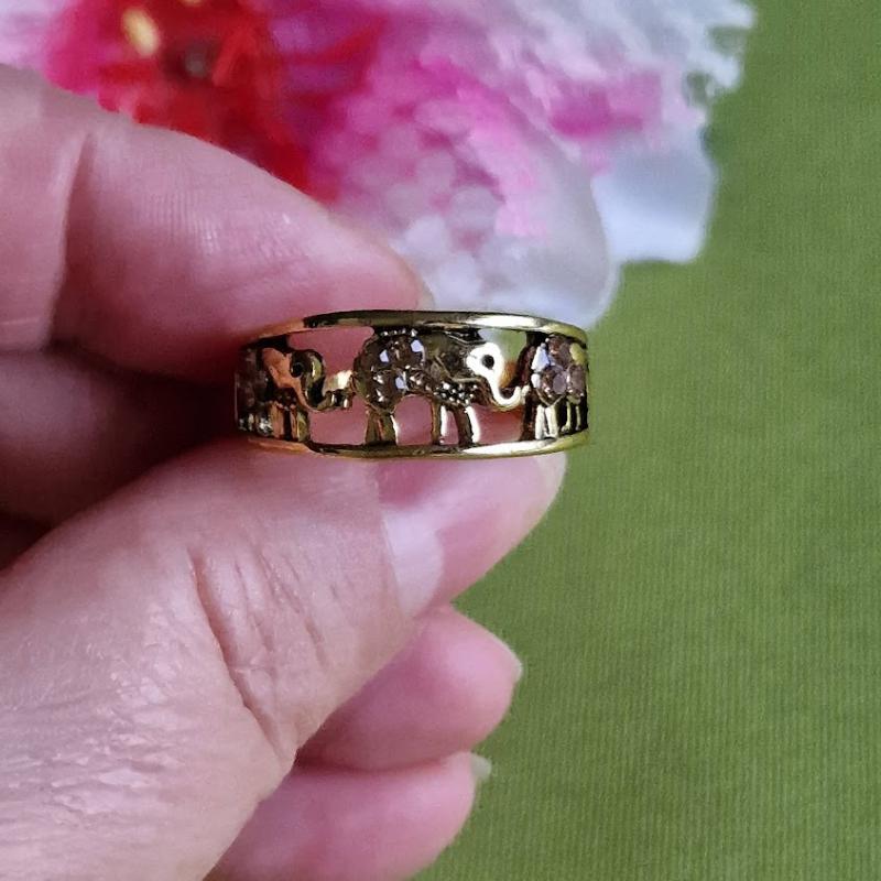 GYR68 -  Strasszköves ELEFÁNT mintás arany színű acél gyűrű
