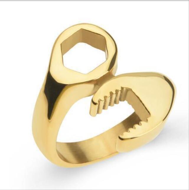 GYR70 -  Szerelő kulcs mintás arany színű acél gyűrű