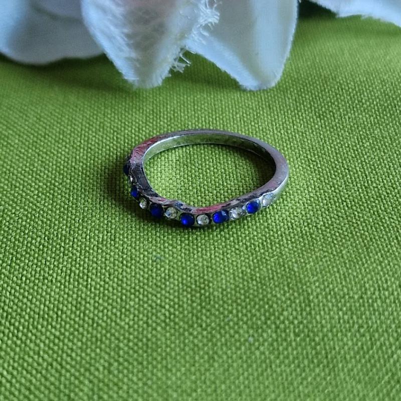 GYR89 - Királykék és kristály strasszköves ezüst színű acél karikagyűrű