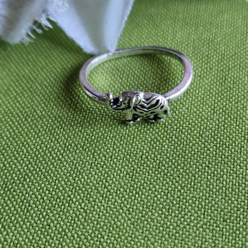GYR95 - Elefánt figurás ezüst színű gyűrű