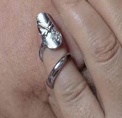 GYR99 - Ezüst színű strasszköves köröm gyűrű