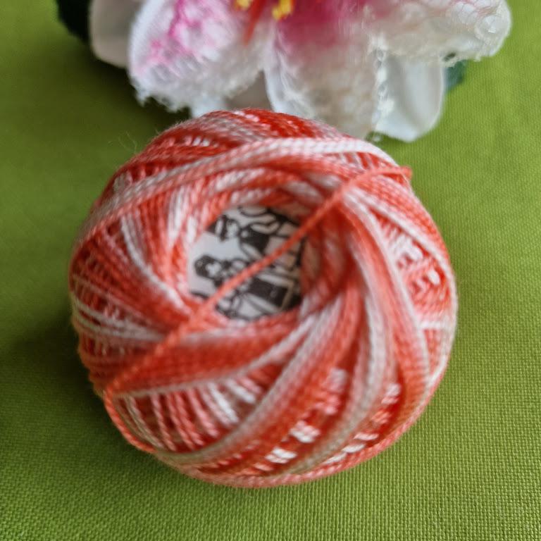 Halvány piros melírozott UC Perlé hímzőfonal