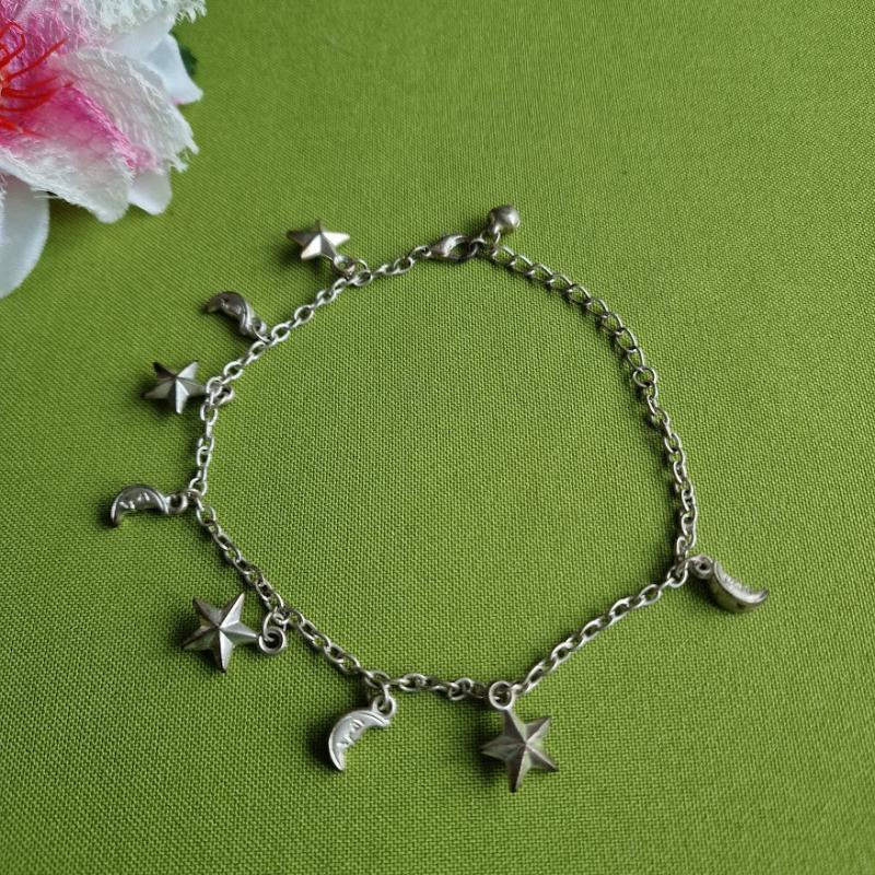 KAR101 - Platina színű Karkötő, karlánc hold és csillag medállal