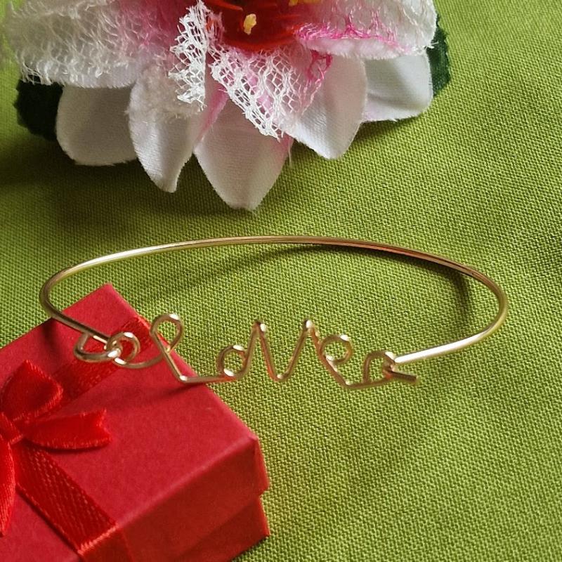 KAR77 - Arany színű acél Karkötő LOVE összekötővel