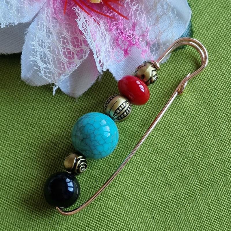 Kitűző, bross BRO160 -  Achát és sárgaréz gyöngyös melltű 20x78mm