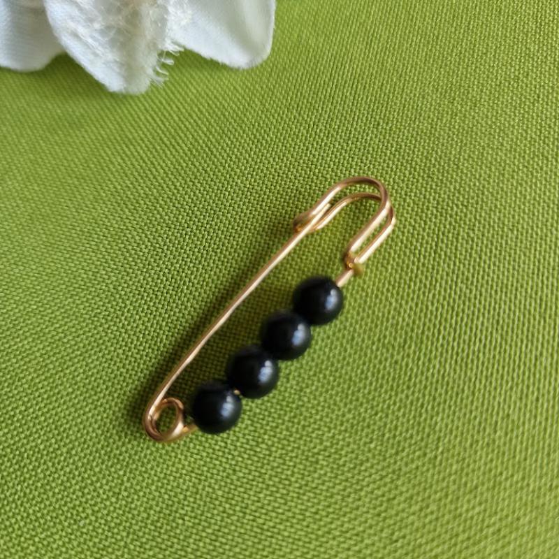 Kitűző, bross BRO266D - Fekete gyöngyös melltű 10x40mm