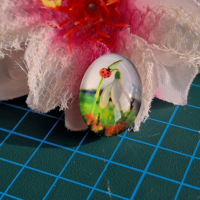 Kitűző, bross BRO409 - Cobo Chong üveges hóvirág 18x26mm