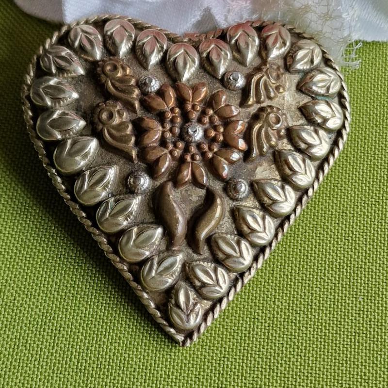 Kitűző, bross BRO421 - Antik hatású rosegold HAND made szív 55x58mm