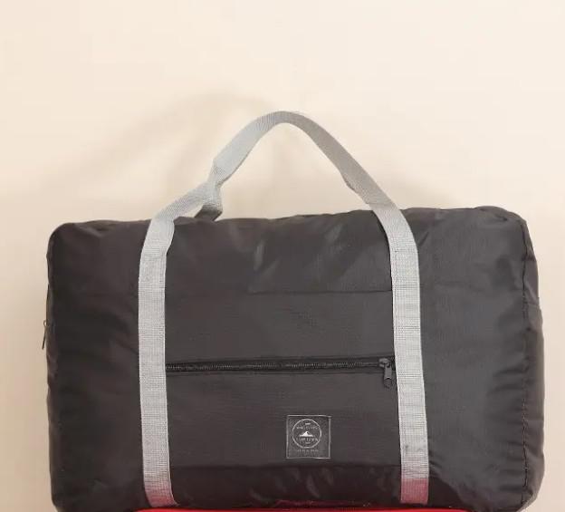 Közepes méretű, összehajható utazótáska - fekete