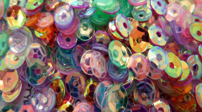 MAD14 - Scrapbooking 900db-os szivárvány színű flitter csomag