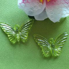 MAD44 - Halvány zöld műanyag Pillangó medál 45x30mm