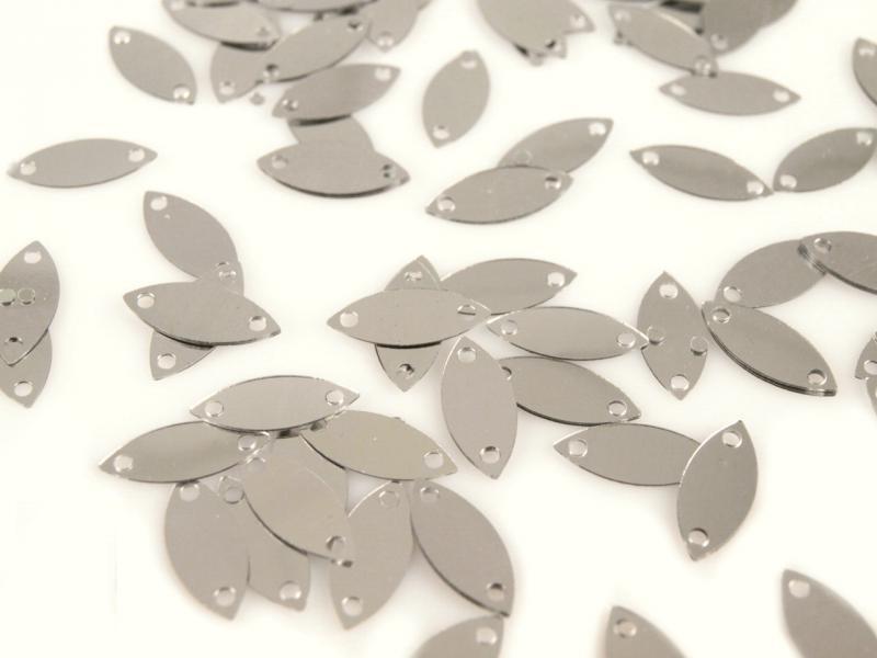 MAD55 - Ezüst színű levél alakú flitter 6x13mm