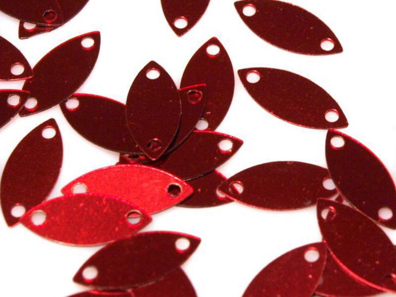 MAD57 - Piros színű levél alakú flitter 6x13mm