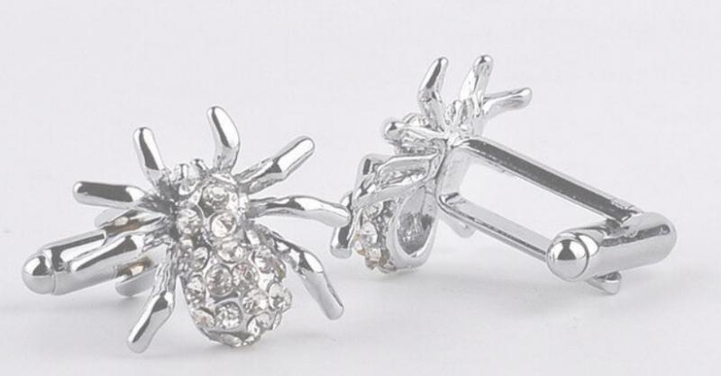 MNG03 - Kristály színű strasszköves, pók alakú mandzsettagomb, kézelőgomb