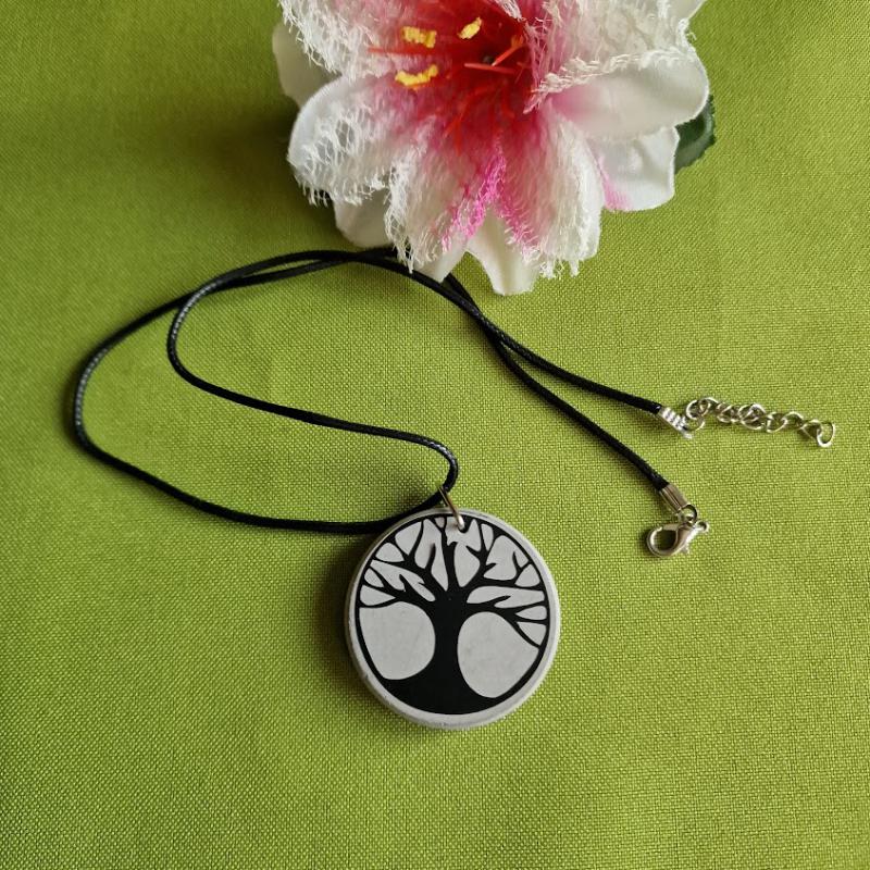 NYM19 - Életfa kerámia medál viaszolt zsinóron