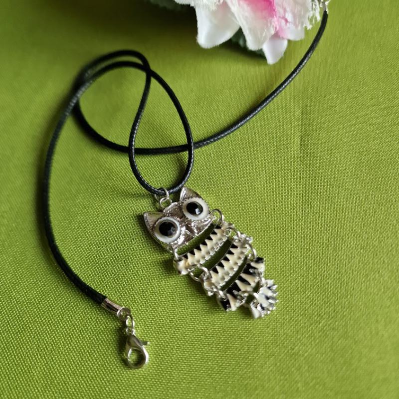 NYM27 - Tűzzománcos bagoly medál viaszolt zsinóron