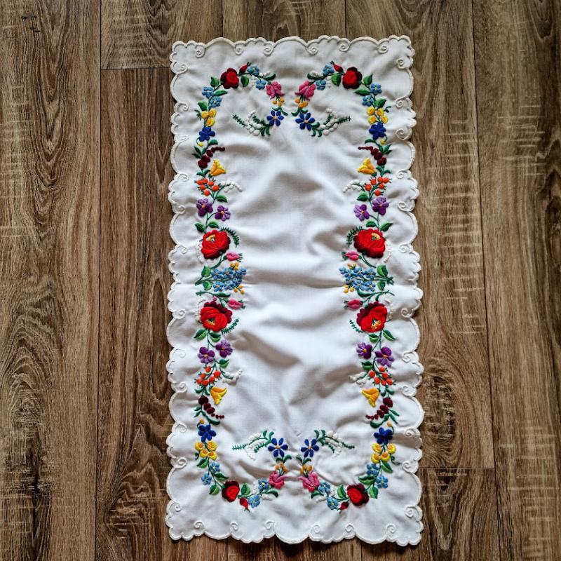 OTT46 - Handmande - Matyó mintás hímzett asztali futó, terítő 75x38cm