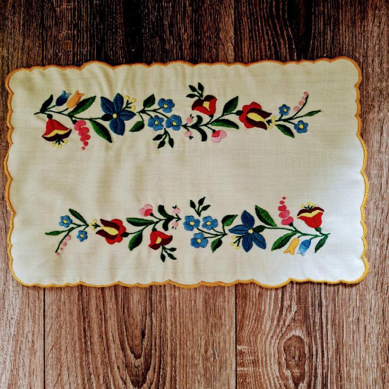 OTT49 - Handmande - Matyó mintás hímzett asztali futó, terítő 37x22cm