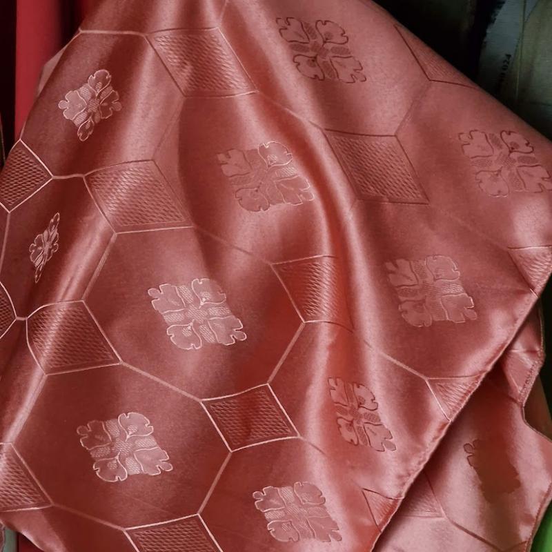 OTT60 - Terrakotta színű brokátselyem asztalterítő