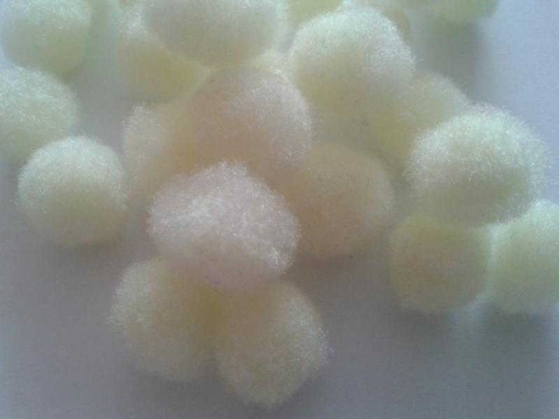 POM11 - kb. 20mm-es pompon - ekrü