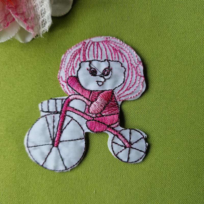 Rávasalható BICIKLIZŐ KISLÁNY 55x78mm - BALRA NÉZŐ rózsaszín