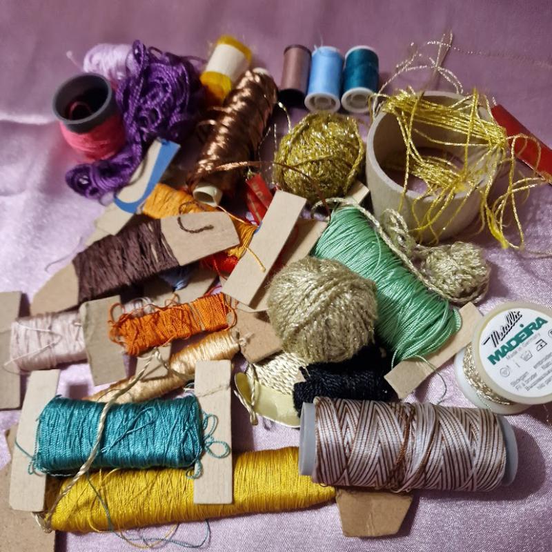 RÖV35 - vegyes összeállítású cénák, hímző- és horgoló fonalak