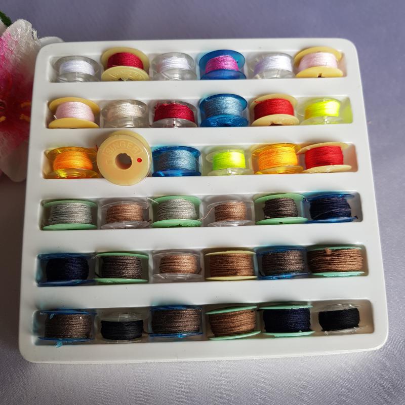 RÖV48 - Műanyag varrógép orsó SINGER és Brother gépekhez ajándék cérnával