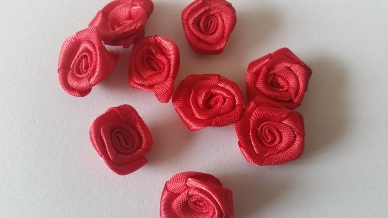 Szatén rózsa 20mm átmérőjű - piros