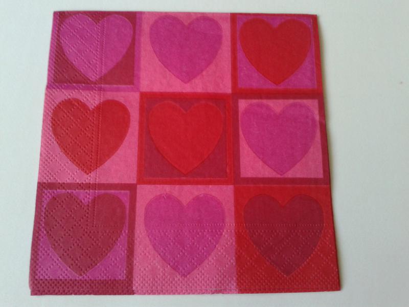 SZV02 Dekoupage - Pink, piros, bordó szívek négyzetekben 3 rétegű szalvéta