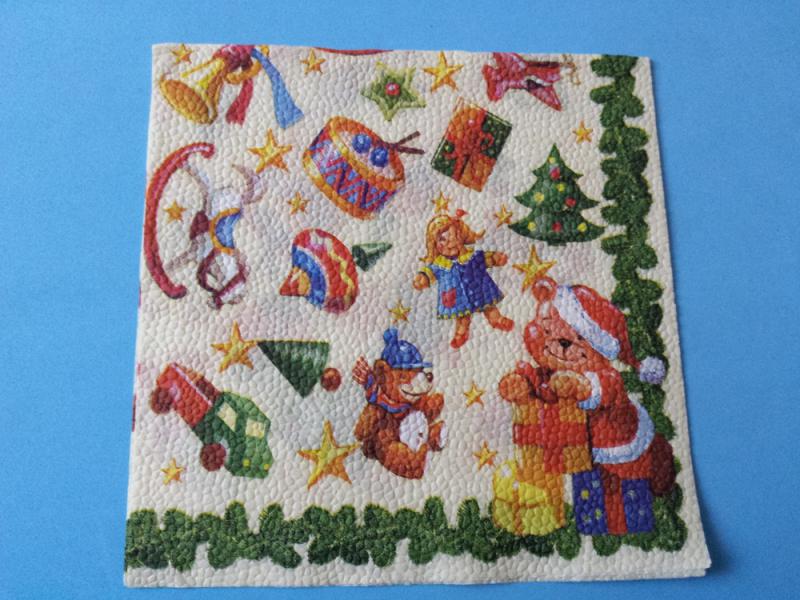 SZV09 Dekoupage - Ekrü alapon karácsonyi figurák 1 rétegű szalvéta