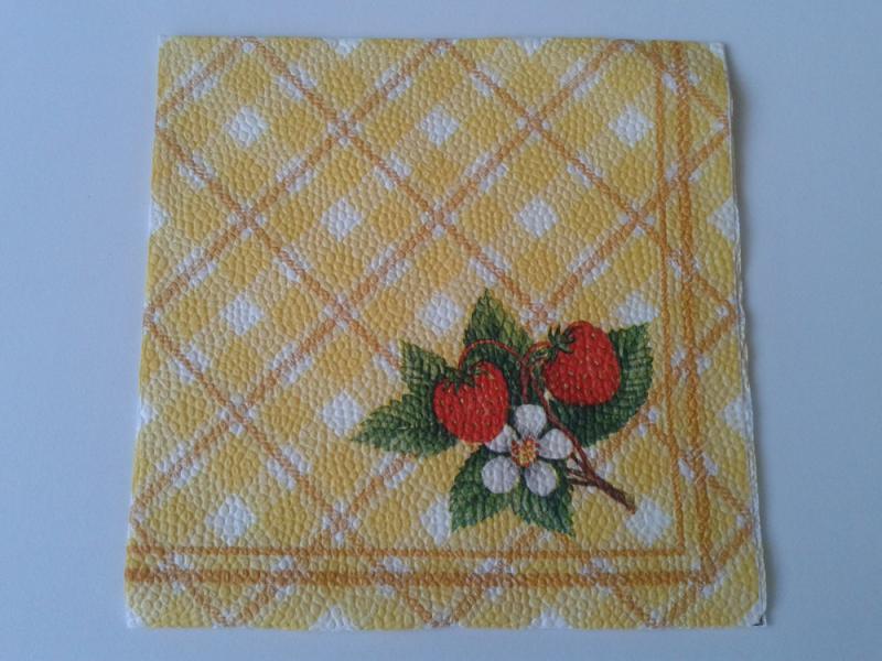 SZV108 Dekoupage - Sárga kockás alapon eper 1 rétegű szalvéta