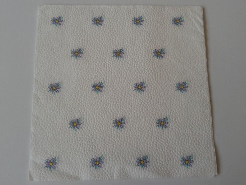 SZV111 Dekoupage - Fehér alapon apró lila virágok 1 rétegű szalvéta