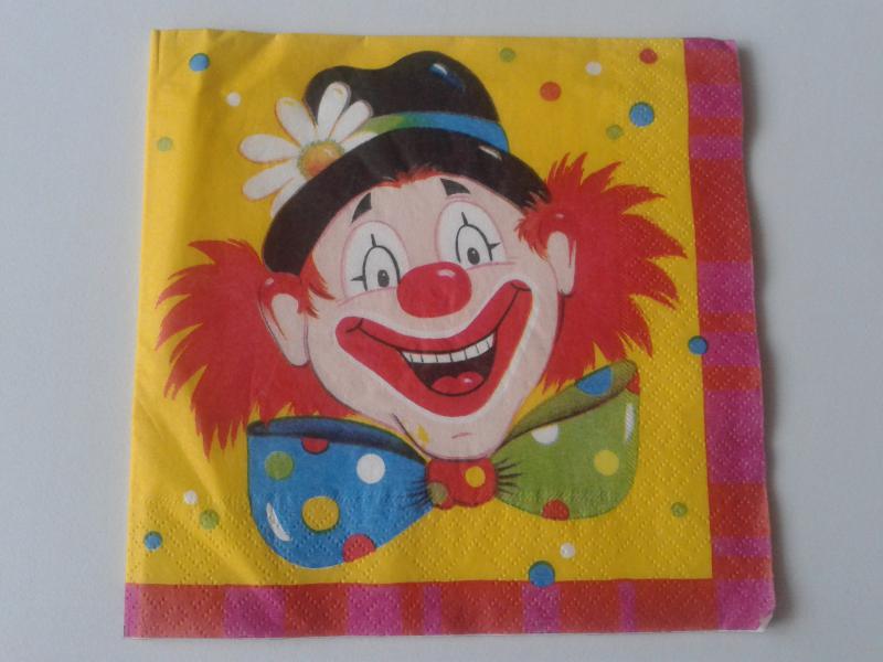 SZV136 Dekoupage - Sárga alapon bohóc 3 rétegű szalvéta