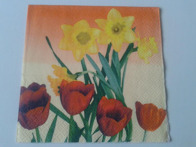 SZV173 Dekoupage - Tulipánok és nárciszok 2 rétegű szalvéta