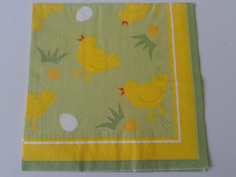SZV49 Dekoupage - Zöld alapon sárga csibék, tojások 3 rétegű szalvéta