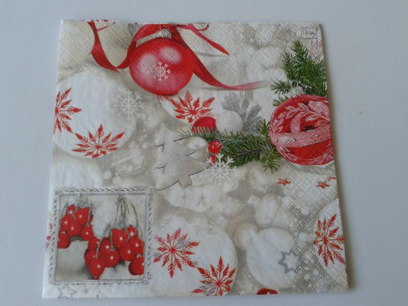 SZV77 Dekoupage - Karácsonyi gömbök csresznyés bélyeggel 3 rétegű szalvéta