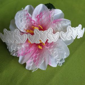 18SZK05 - 18mm-es Galamb formájú kivágott Esküvői szatén szalag - ekrü