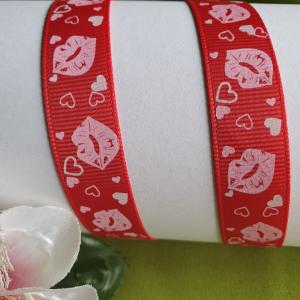 18SZR04 - 18mm-es szív és csók mintás ripsz szalag