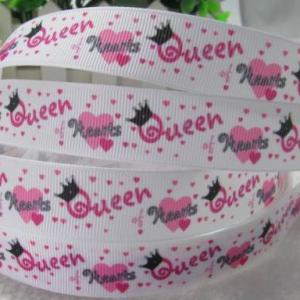 22SZR05 - 22mm-es Queen mintás ripsz szalag 100cm