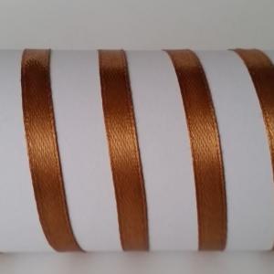 25SZS50 - 25mm-es szatén szalag – karamell barna 50.