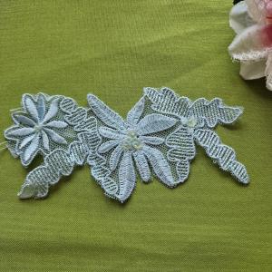 CSB24 - Halványkék virágos csipkedísz ruhabetét 16x7cm