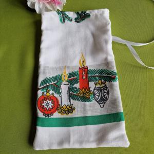 DCS104 - Gyertyás, gömbös mintás textil ajándéktasak, mikulás zsák