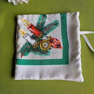 DCS108 - Gyertya és karácsonyi dísz mintás textil ajándéktasak, mikulás zsák négyszögletes